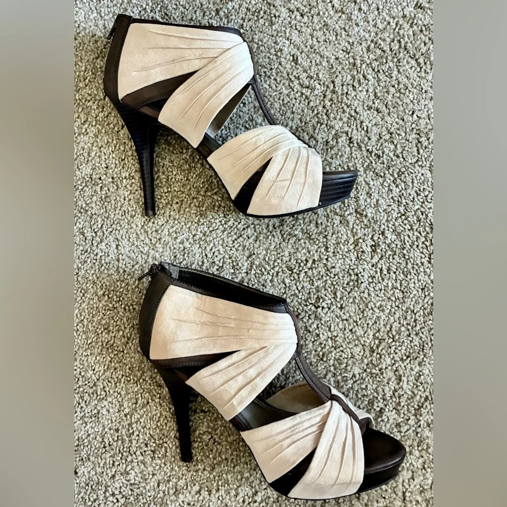 Enchanted Two-Tone Suede Open-Toe Ankle Bootie Heels | Size 9M - Picture 3 of 6